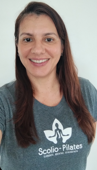 Luciana Passos, Authorized Scolio-Pilates practitioner in Salvador, Bahia, Brazil, smiling in a Scolio-Pilates shirt